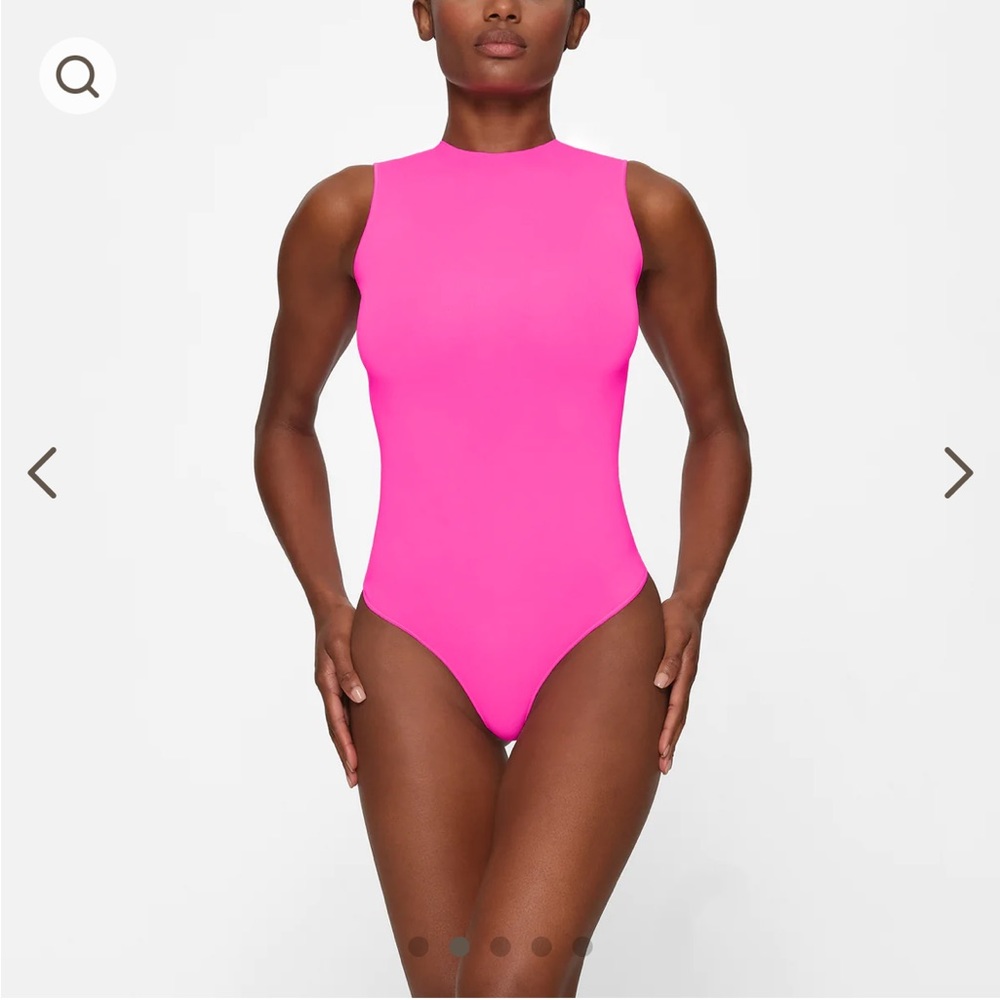 SKIMS ESSENTIAL CREW NECK SLEEVELESS BODYSUIT (NWT) - Picture 2 of 7